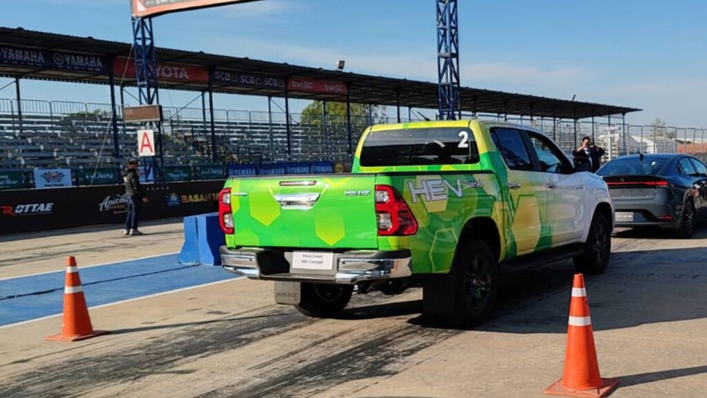 Toyota Hilux Revo HEV