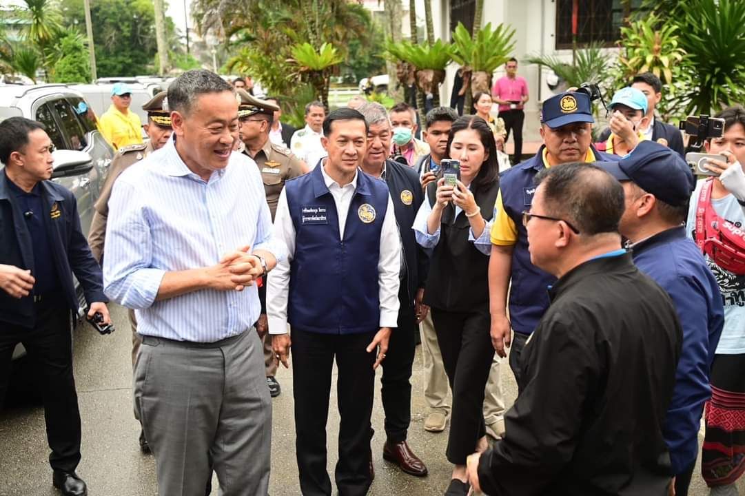 นายกเศรษฐา ลงพื้นที่น้ำท่วม เยี่ยมชาวนราธิวาส กำชับทุกหน่วยงานเร่งช่วยเหลือ