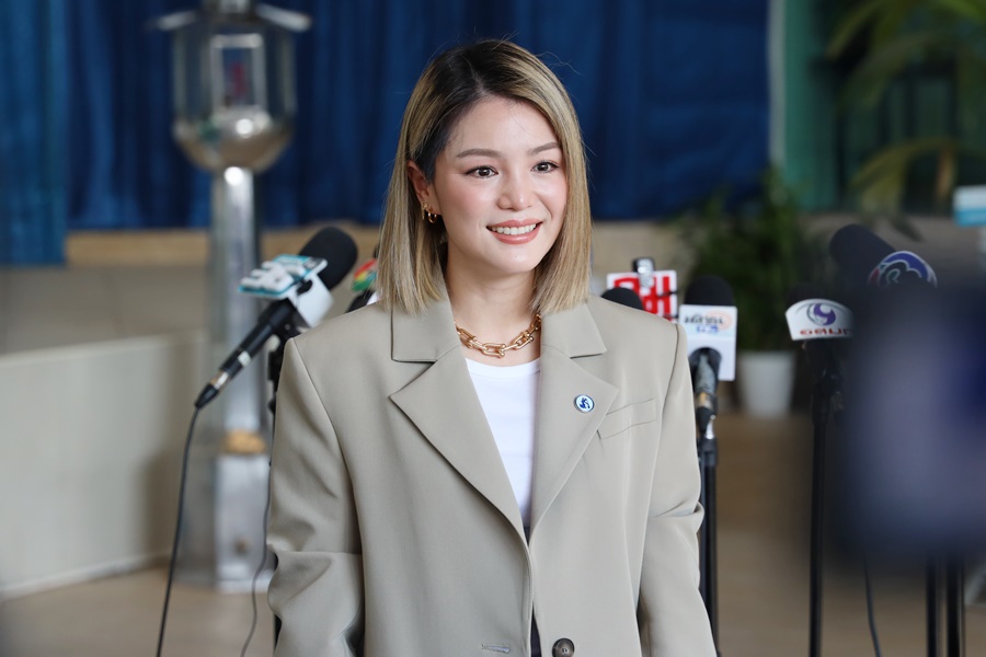 มาดามเดียร์สู้ต่อ ไม่หวั่น 21 สส. หนุนเฉลิมชัย ชิงหัวหน้าประชาธิปัตย์