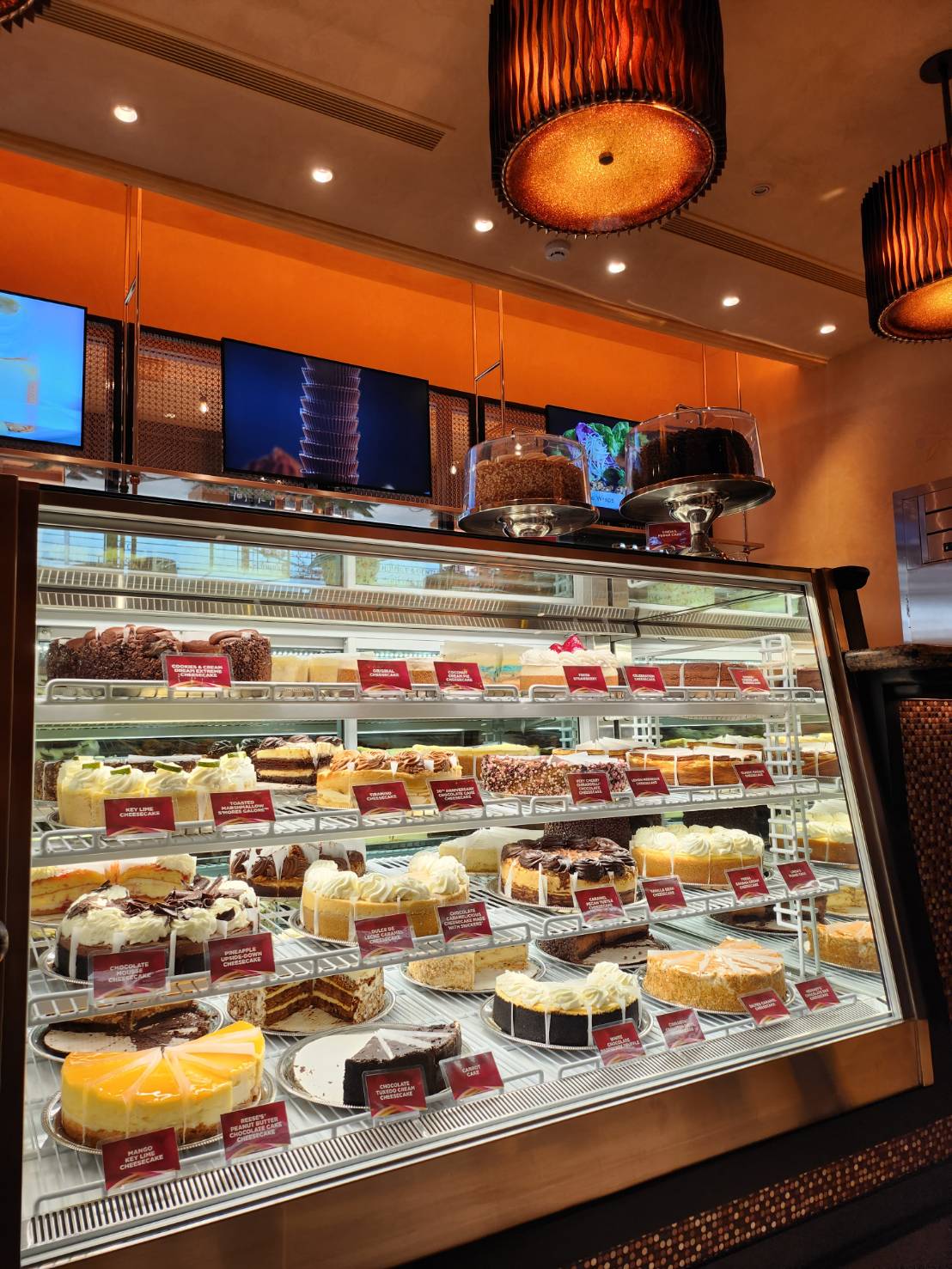 The Cheesecake Factory ร้านดังจากสหรัฐ ขนทัพ 200 เมนู