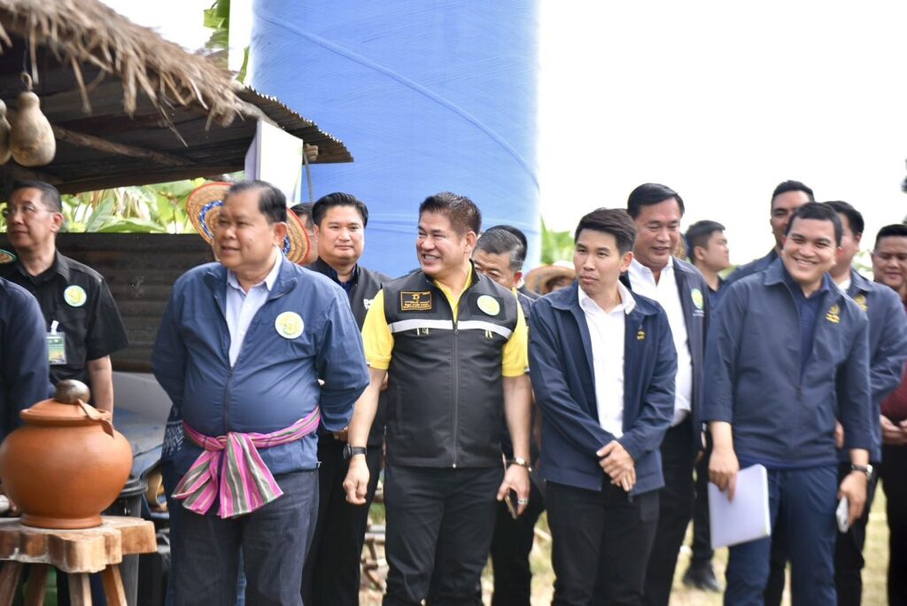 เปิดภาพ 3 รัฐมนตรีเกษตรฯ ต้อนรับนายกรัฐมนตรี เยี่ยมวิถีชาวบ้าน จ.หนองบัวลําภู