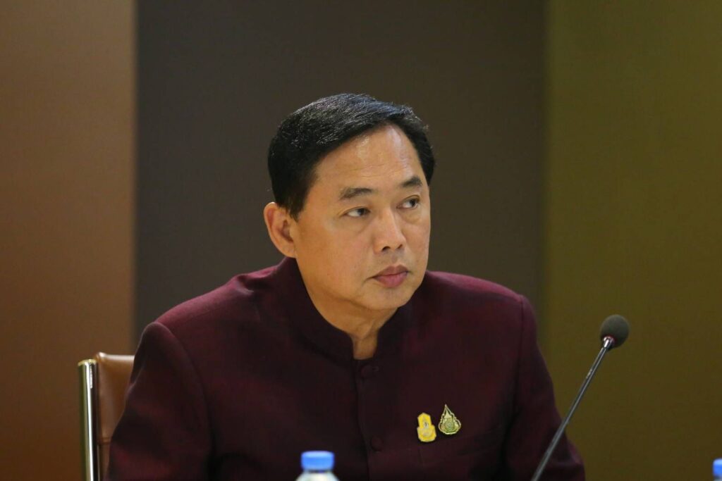 นายอนุชา นาคาศัย