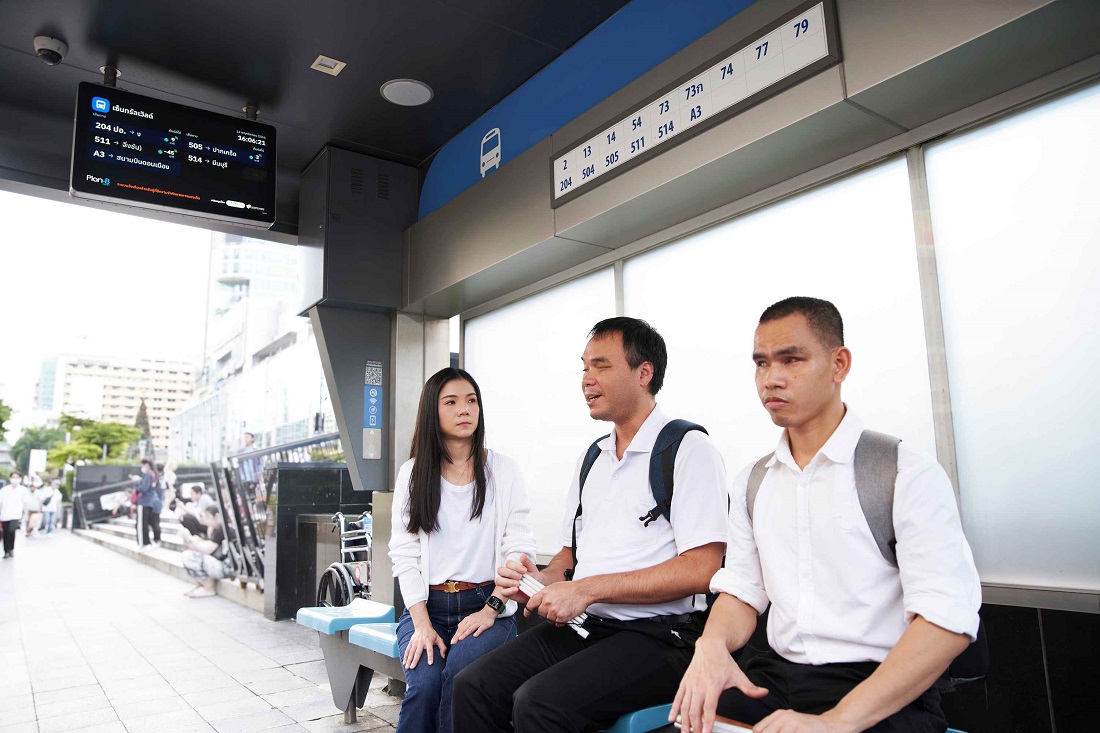FWD ประกันชีวิต ติดตั้งป้ายรถเมล์พูดได้ 46 สาย ช่วยผู้พิการทางสายตา