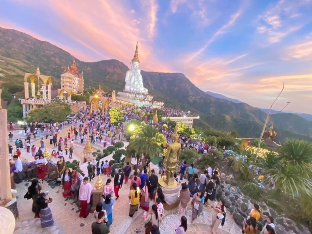 วัดพระธาตุผาซ่อนแก้ว