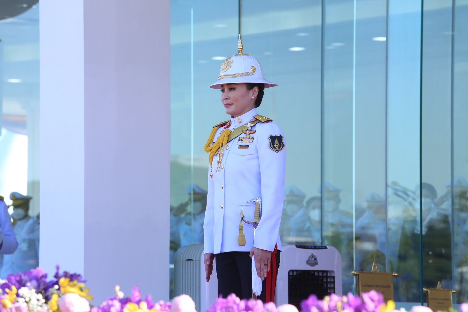 พระราชินี เสด็จฯ ทอดพระเนตรการแสดงการฝึกทางทหาร “ราชวัลลภเริงระบำ”