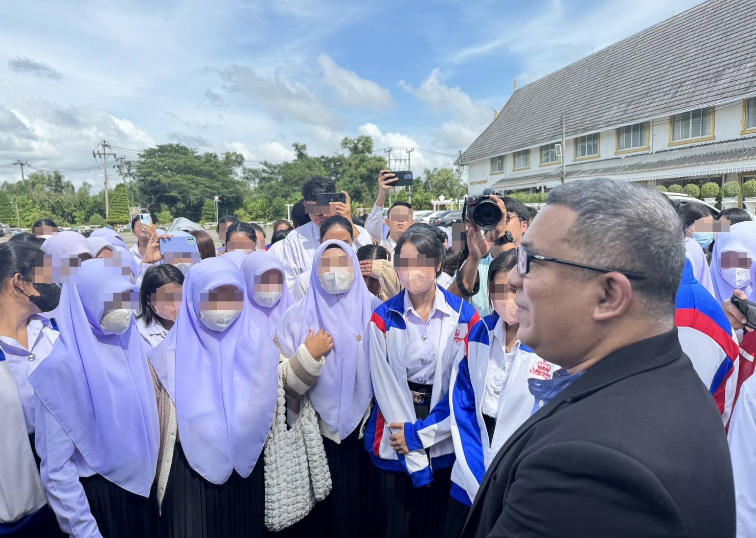 กยศ.ลงพื้นที่พบนักศึกษา ศรีสะเกษ-นครศรีธรรมราช ยังไม่ได้อนุมัติกู้ยืม