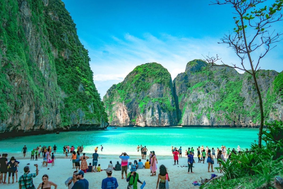 กระบี่ คาดช่วงหยุดยาวปีใหม่เงินสะพัดกว่าพันล้านบาท ‘อ่าวมาหยา’นักท่องเที่ยวทะลัก