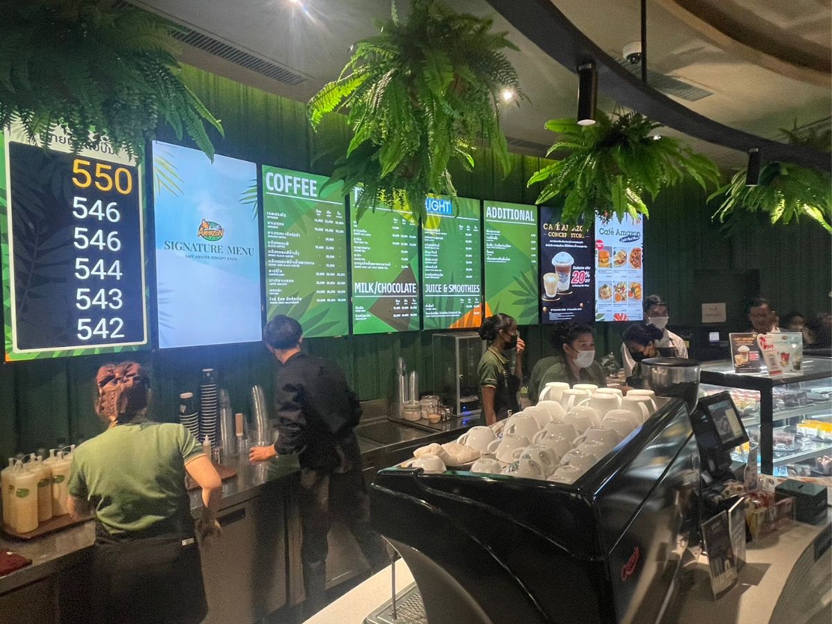 จิบน้ำตำบักหุ่ง-เบียร์ลาวกระเจี๊ยบ ที่คาเฟ่อเมซอน Concept Store สาขาเวียงจันทน์