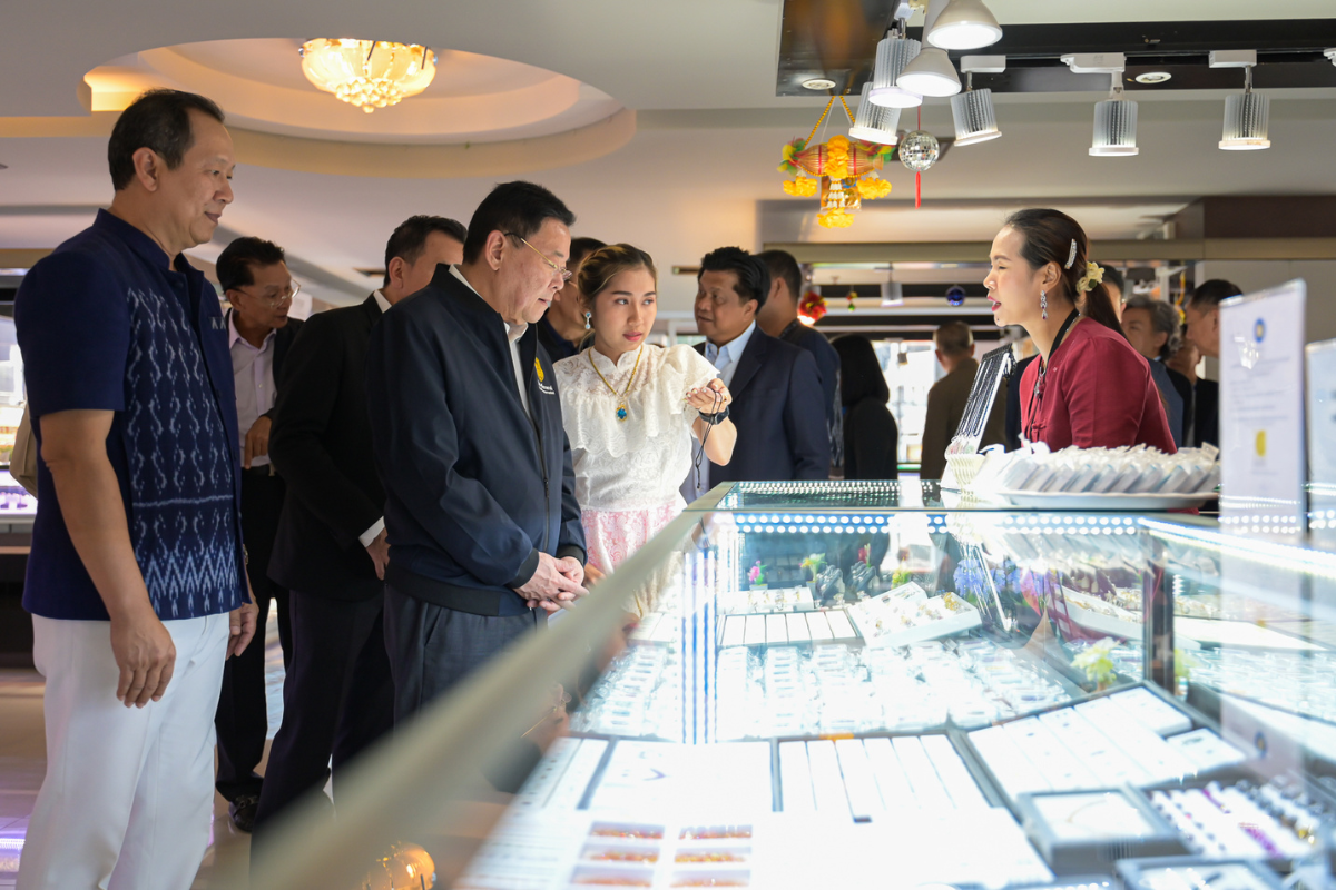 นภินทรเปิดงานเทศกาลนานาชาติพลอยจันทบุรี 2023 คาดเงินสะพัดกว่า 100 ล้านบาท