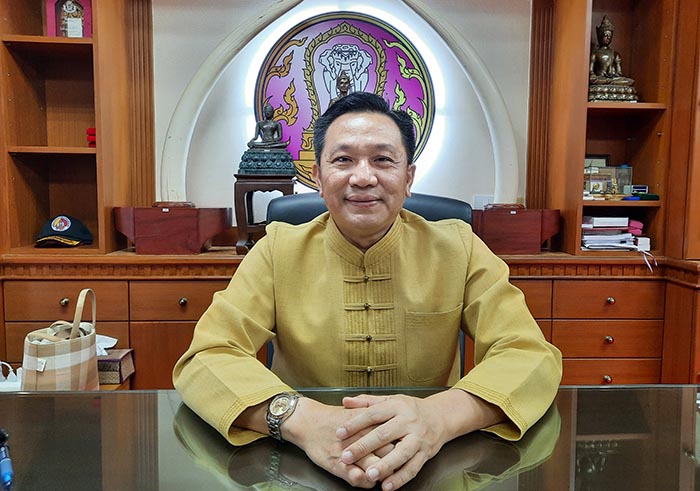 ผู้ว่าฯเชียงใหม่ นิรัตน์ พงษ์สิทธิถาวร เร่งแก้ไฟป่า-ฝุ่นพิษก่อนเศรษฐกิจพัง