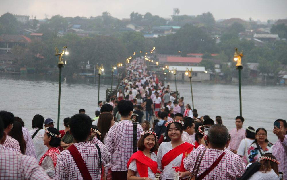 หยุดยาว 3 วัน สังขละบุรีคึกคัก คาดเงินสะพัดกว่า 25 ล้าน
