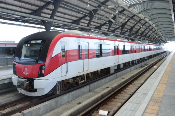 รถไฟฟ้าสายสีแดง ขบวนรถไฟฟ้า รถไฟฟ้าสายสีแดง ขบวนรถไฟฟ้า