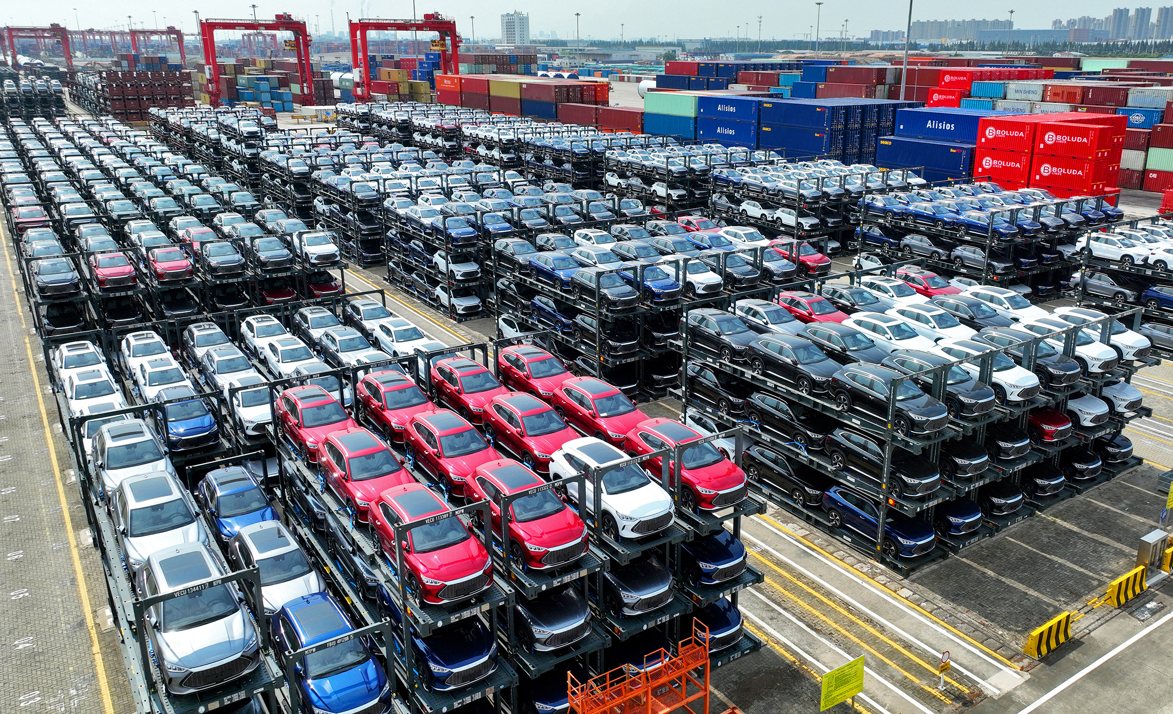 BYD แซง Tesla ครองบัลลังก์ผู้นำรถ EV ไตรมาสสุดท้ายของปี 2566