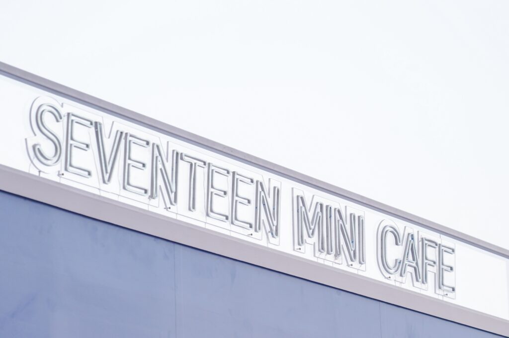 SEVENTEEN MINI CAFE ไอคอนสยาม