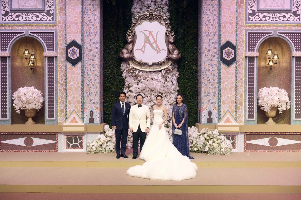 เจ้าชาย อับดุล มาทีน โบลเกียห์ พร้อมด้วยเจ้าหญิง อาซีมะห์ โบลเกียห์ แห่งบรูไน