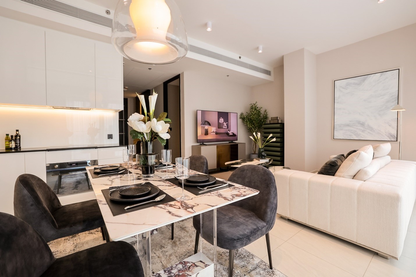 ‘RML’ จับมือ ‘Seasons of Living’ รังสรรค์ ‘Library Casa Show Suite’