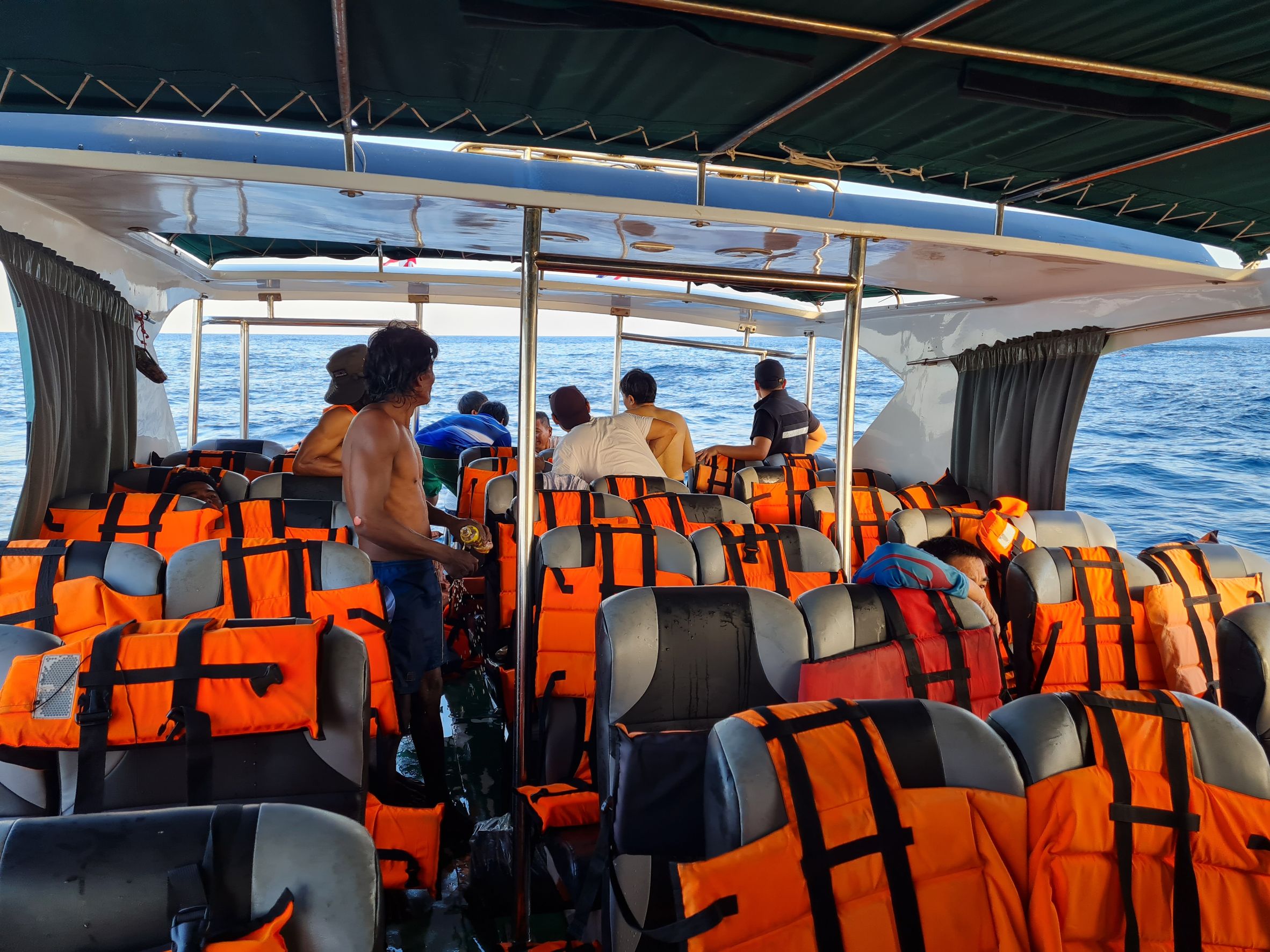 เรือล่มเกาะกูด เจ้าท่ายัน ผู้โดยสารทั้ง 15 คน ขึ้นฝั่งแล้ว