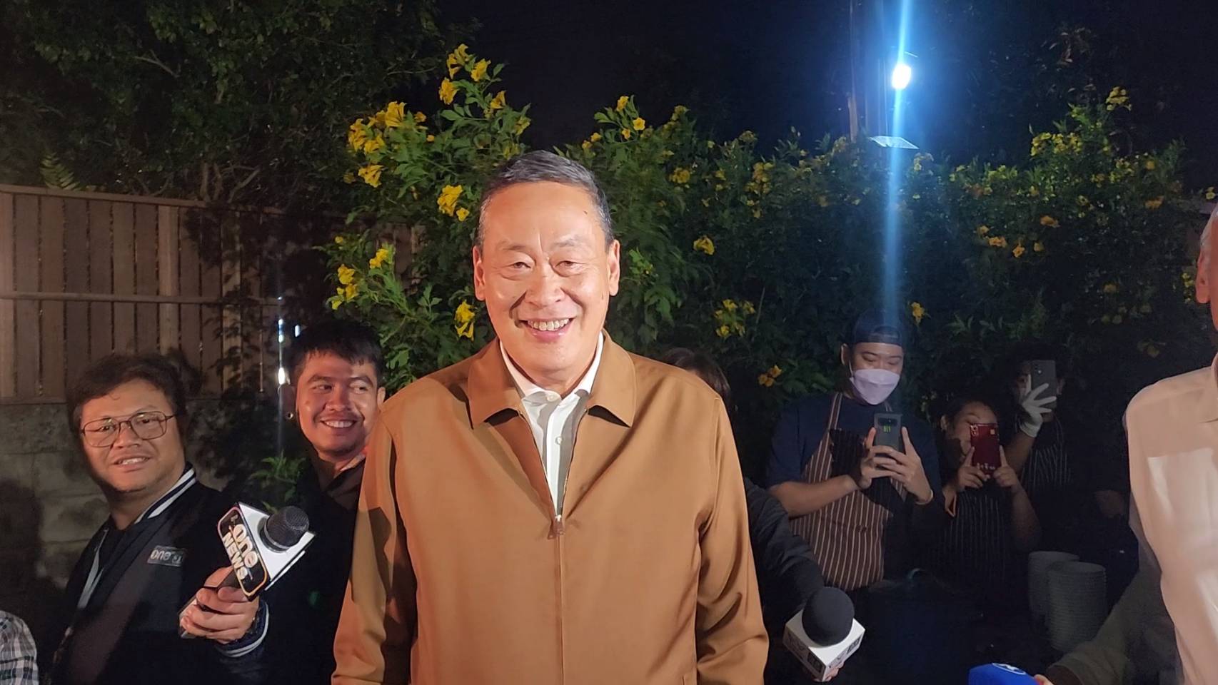 เศรษฐา ลั่น ไม่มีปรับ ครม. “ขอให้ฟังผมคนเดียว” งานเลี้ยงพรรคร่วมชื่นมื่น