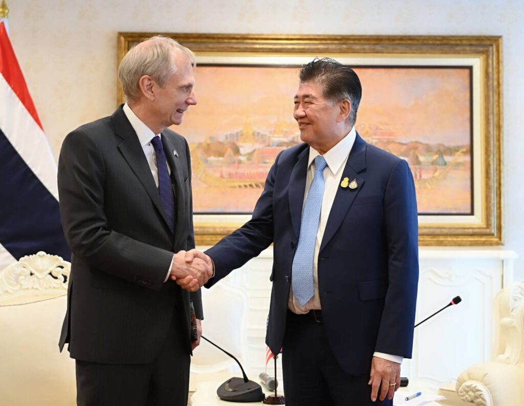 นายภูมิธรรม เวชยชัย