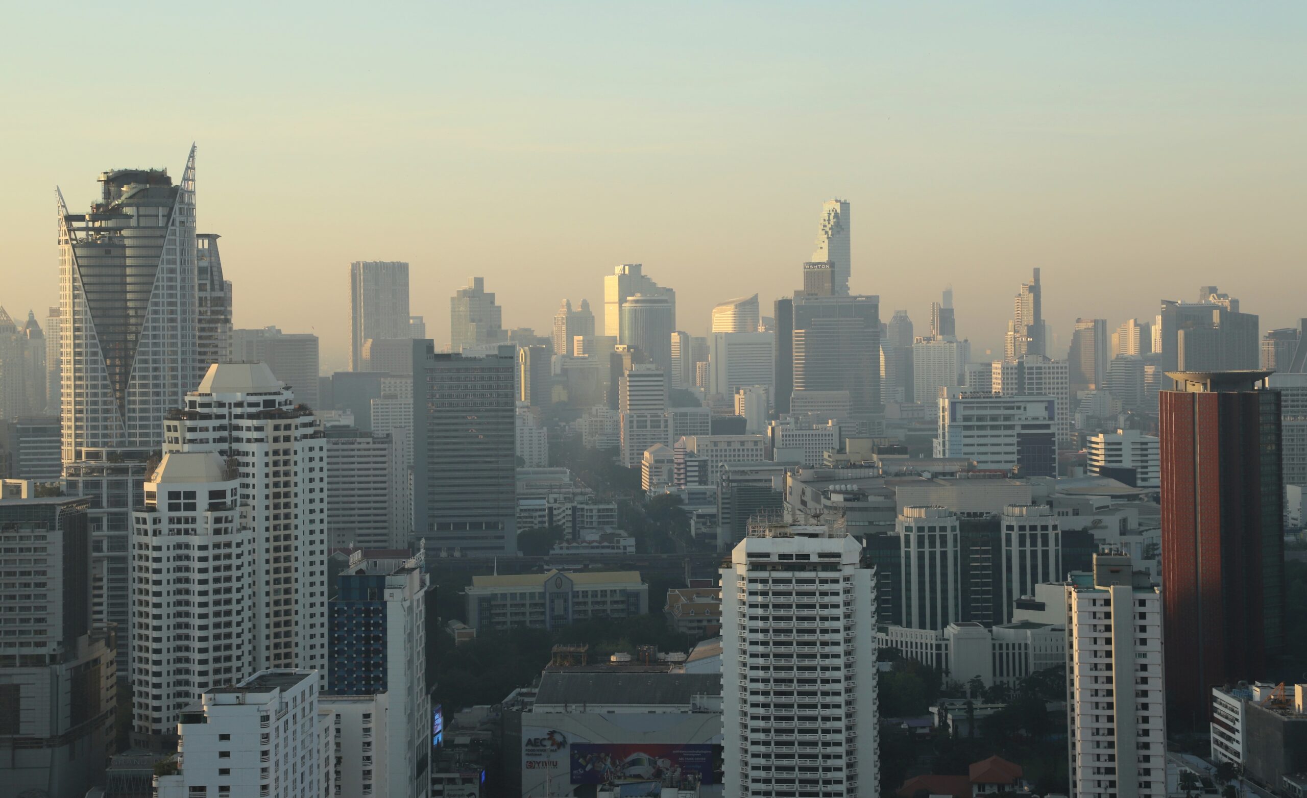 GISTDA ชี้ PM 2.5 เช้านี้ กทม. เกินค่ามาตรฐานทุกเขต