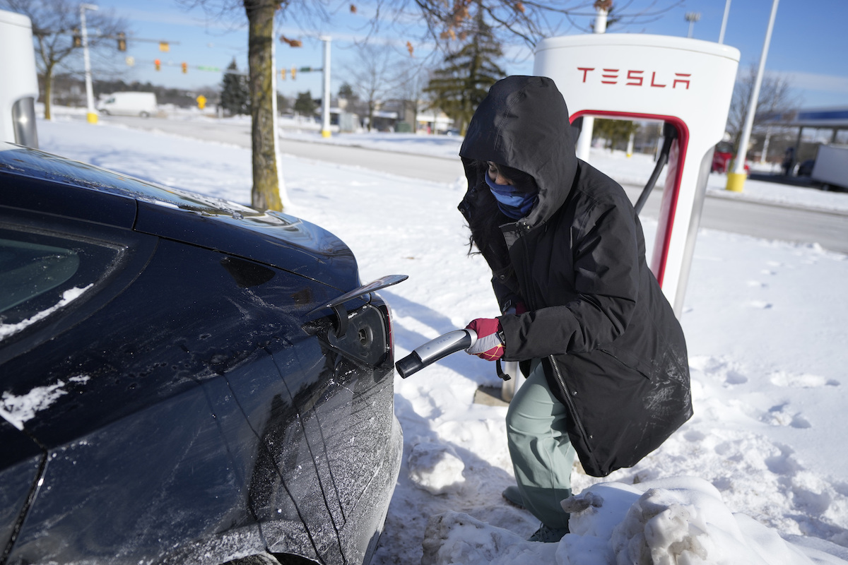 คนขับ Tesla ในสหรัฐปวดหัว อากาศหนาวจัด แบตหมดไว-ชาร์จไม่เข้า แต่ทำไมนอร์เวย์ไม่มีปัญหานี้ ?
