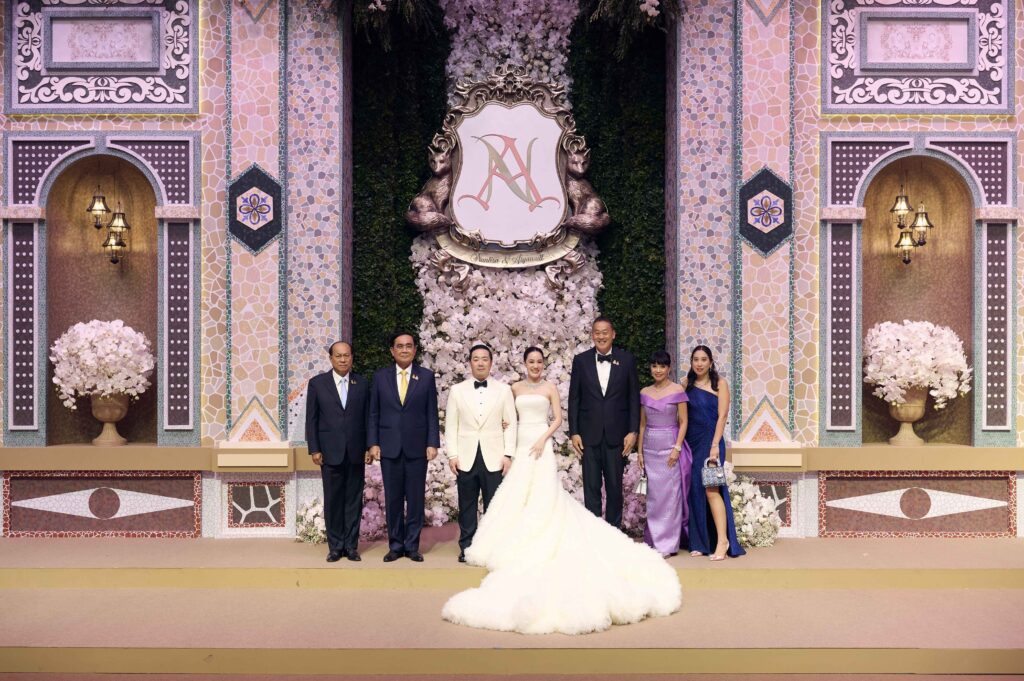 พล.อ.อนุพงษ์ จินดา, พล.อ.ประยุทธ จันทร์โอชา, คุณอัยยวัฒน์ ศรีวัฒนประภา, คุณนันทิสา ตัน