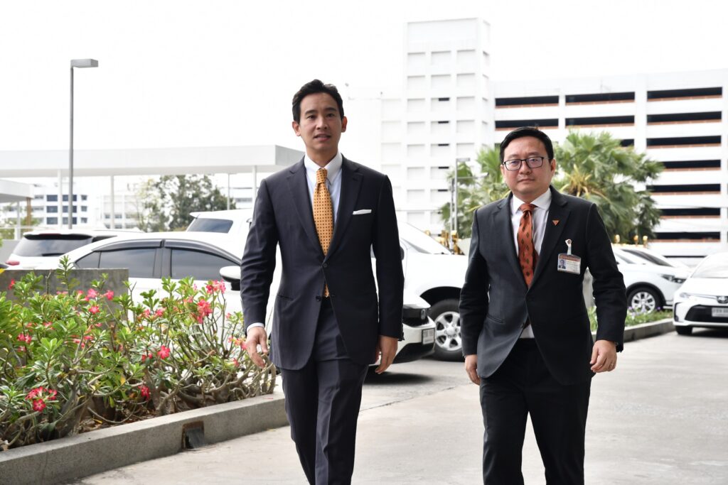 นายพิธา ลิ้มเจริญรัตน์