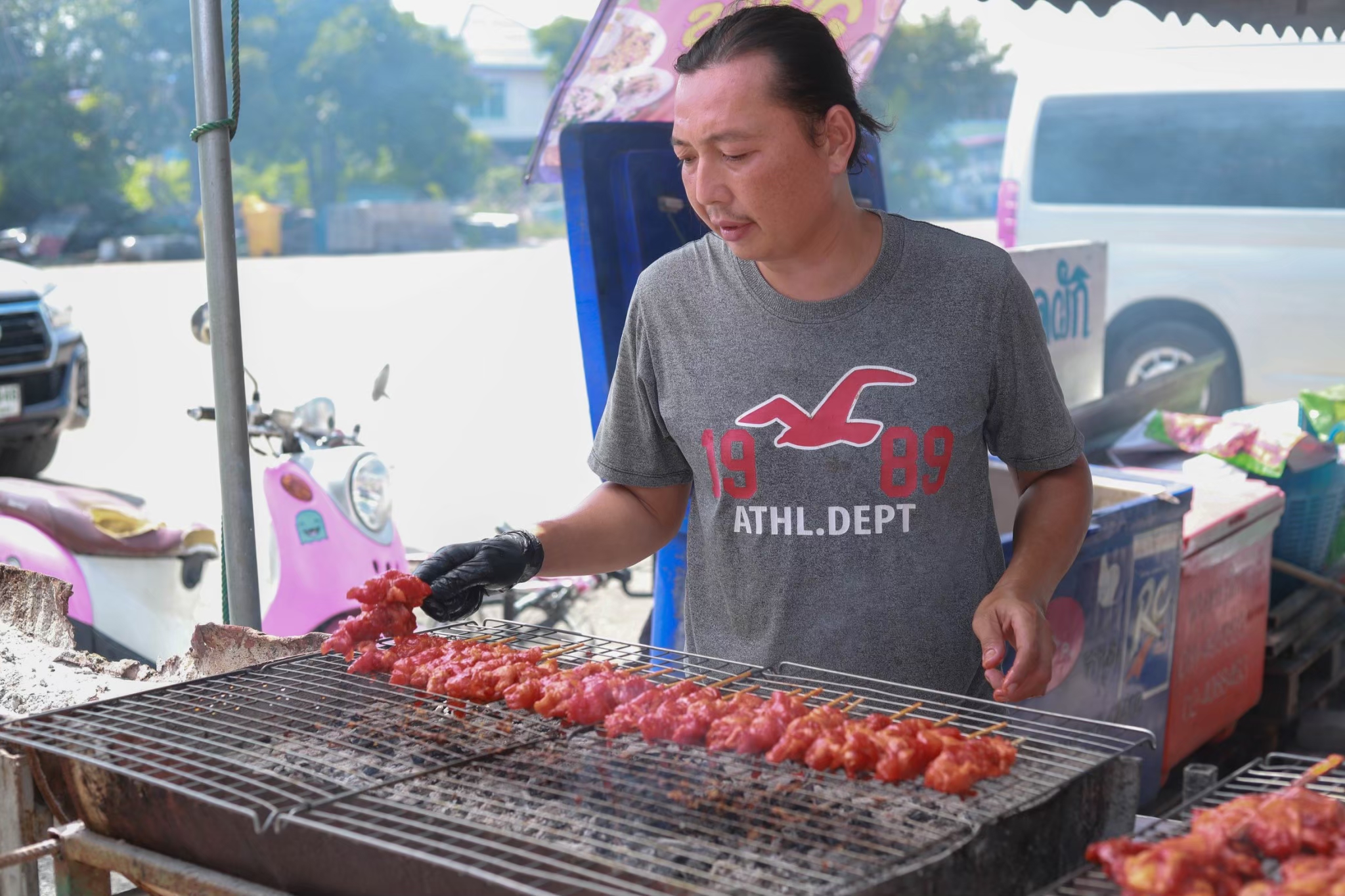 ถอดบทเรียน “ไก่แดงย่างข้างเมรุ” ทำอย่างไรขายได้วันละพันไม้