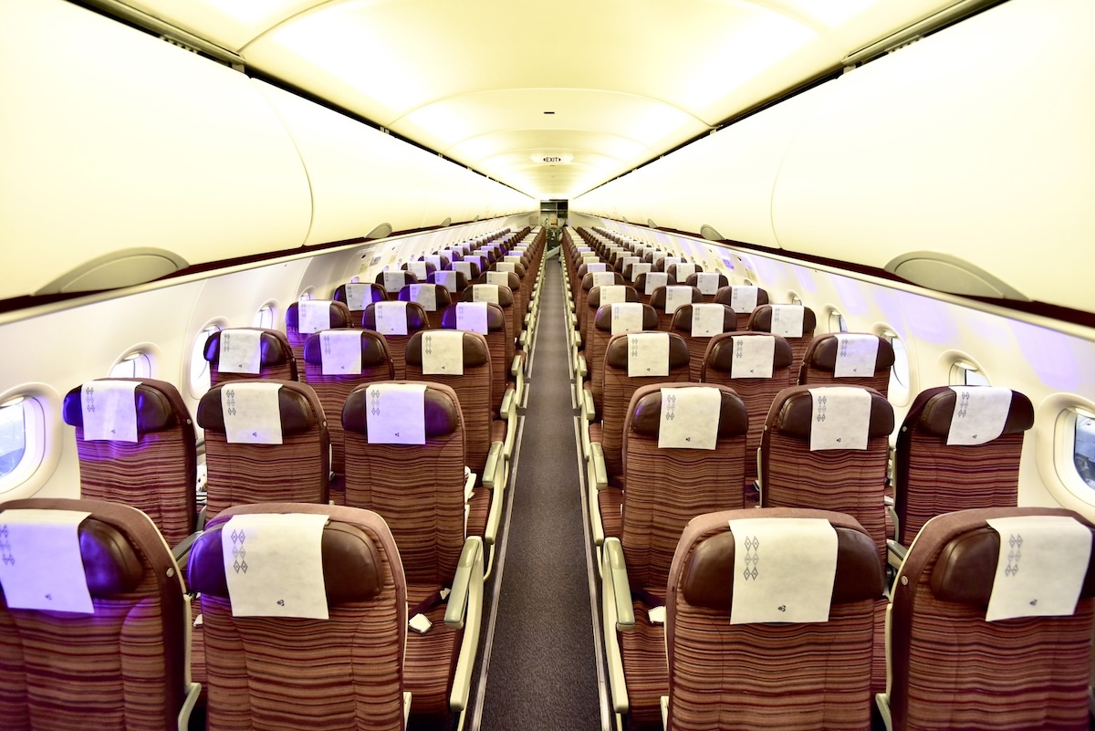 ห้องโดยสารเครื่องบินแบบแอร์บัส A320 การบินไทย จัดที่นั่งแบบ 3-3