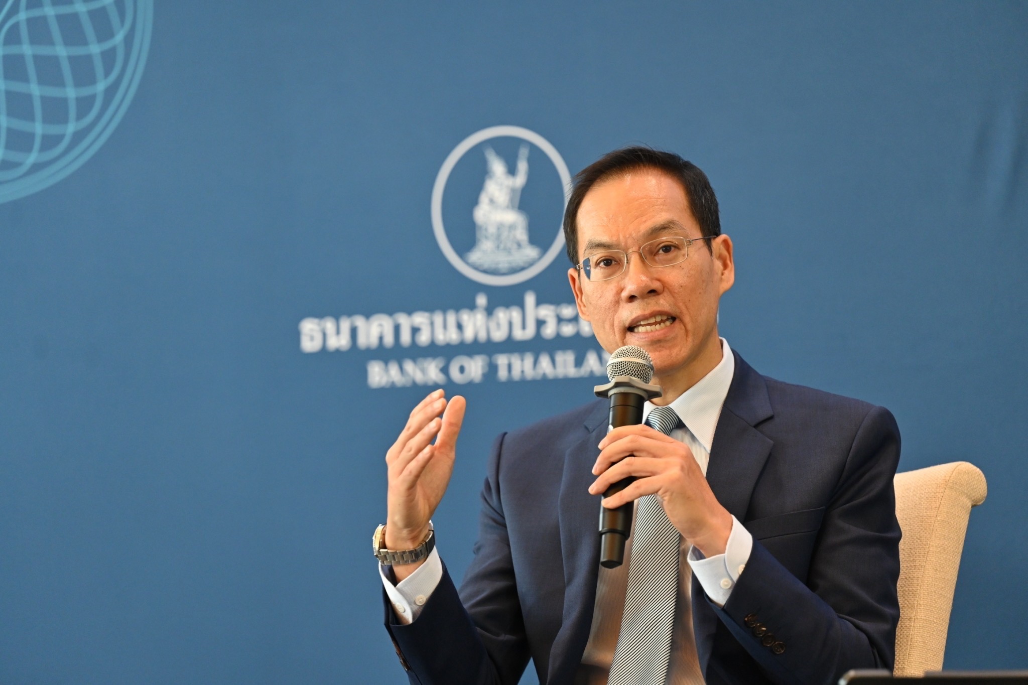 ธปท. แจงปมขึ้นดอกเบี้ยสวนทางเงินเฟ้อติดลบ ยันเดินนโยบายการเงินมาถูกทาง