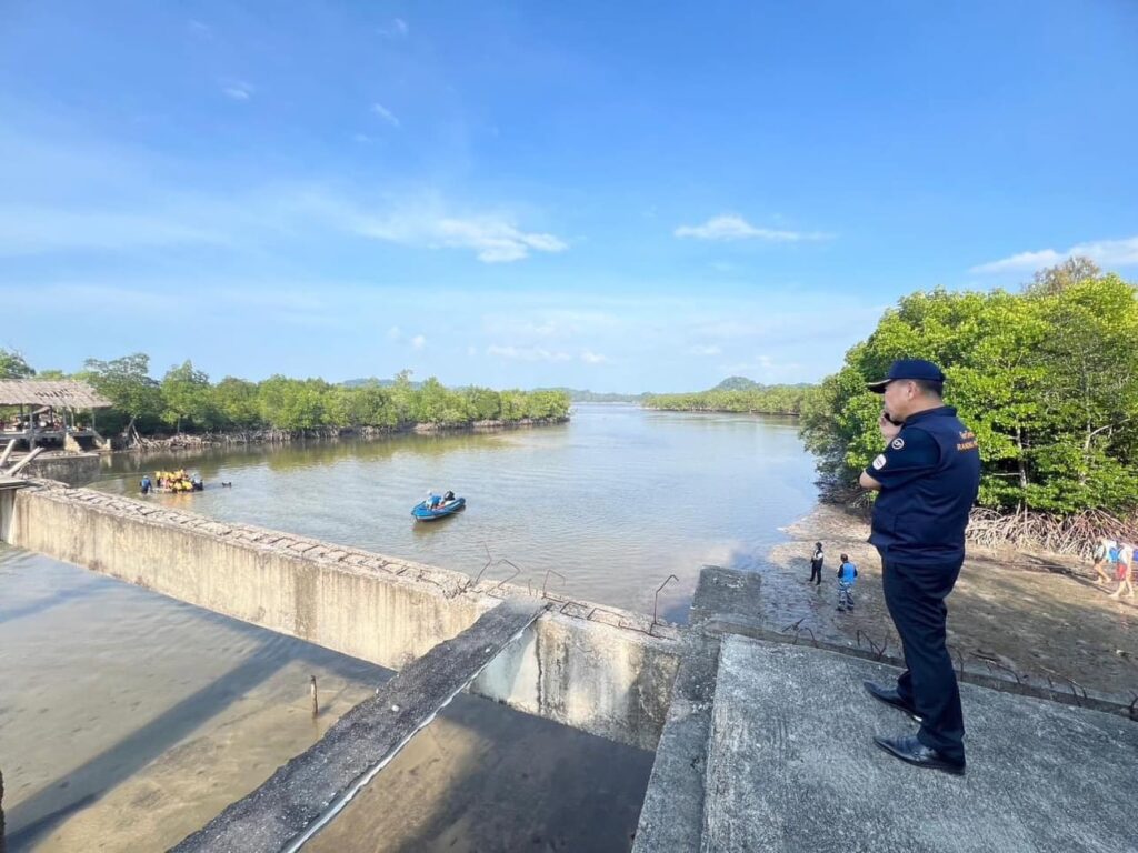 ผู้ว่าฯระนองแจงภาพเด็กลุยน้ำเกาะพยายามเป็นภาพเก่า3 ปีก่อน เล็งชงครม.แก้ปัญหาเรื่องพื้นที่