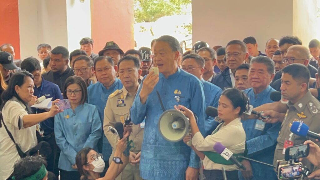 นายเศรษฐา ทวีสิน