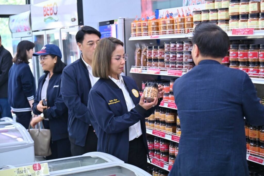 นางสาวพิมพ์ภัทรา วิชัยกุล 