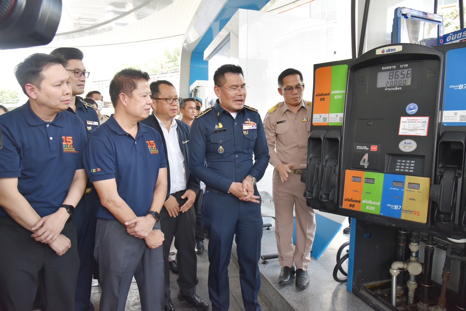 พาณิชย์ลงพื้นที่ตรวจ ปตท. สาขาสำนักงานใหญ่วิภาวดี ยัน “เติมน้ำมันเต็มลิตร”