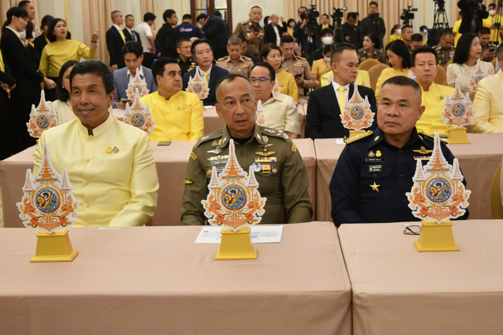 บิ๊กต่อ