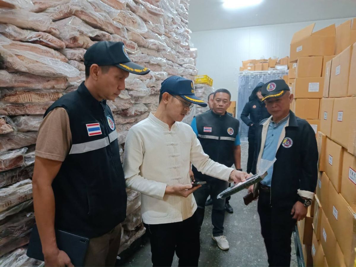 ทีมเฉพาะกิจพญานาคราช บุกจับหมูเถื่อน 69 ตัน จ.นครปฐม มูลค่า 5.52 ล้านบาท
