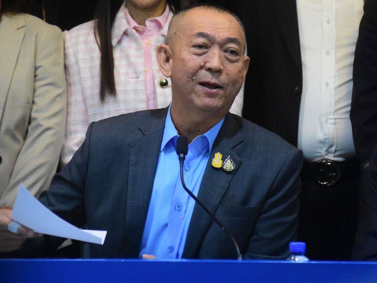 เปิดประวัติ เฉลิมชัย ศรีอ่อน หัวหน้าพรรคประชาธิปัตย์
