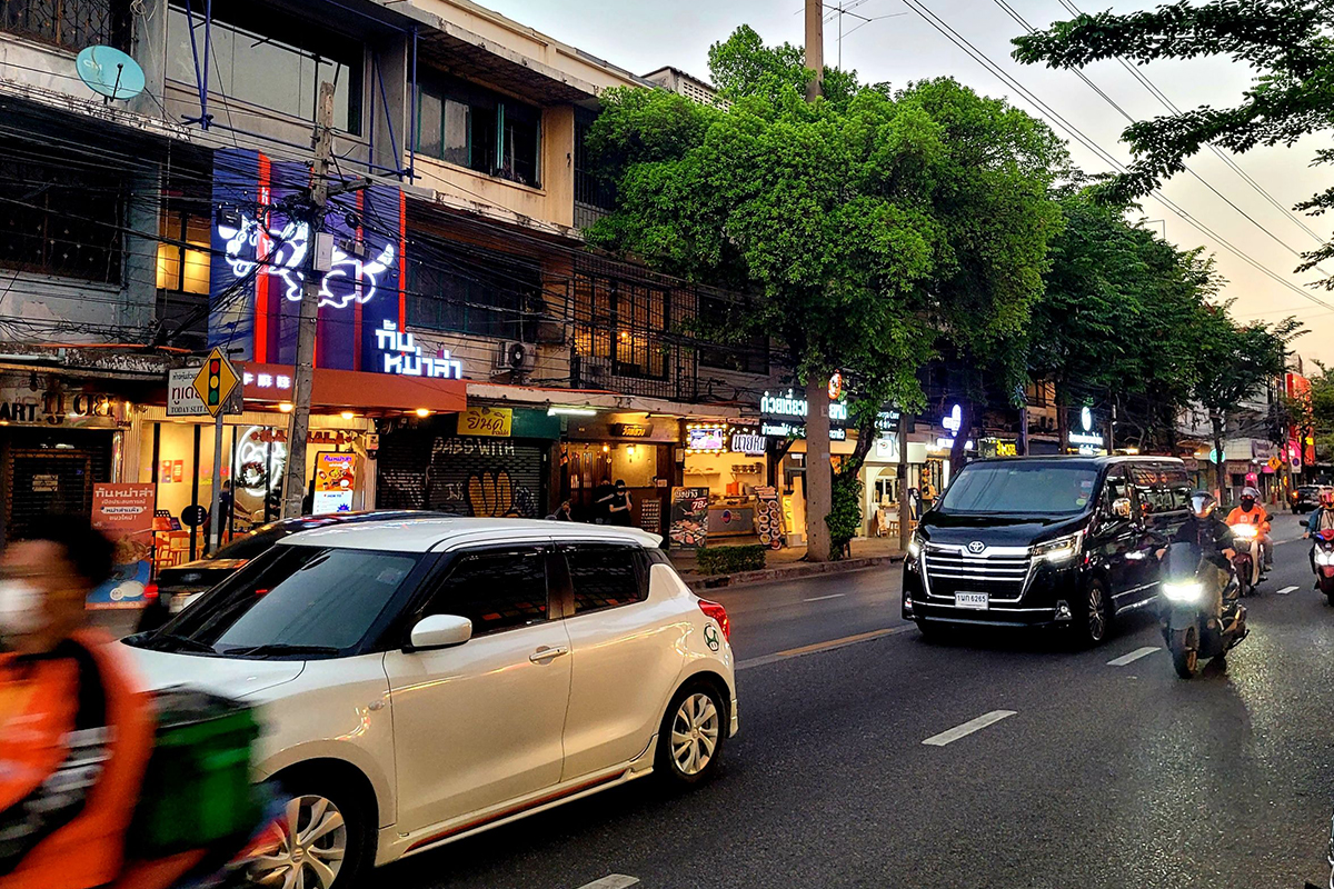 พลิกทำเล “บรรทัดทอง” สตรีตฟู้ดคนรุ่นใหม่