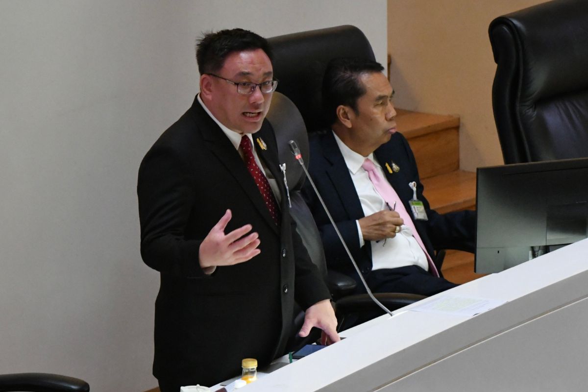 จุลพันธ์ แจงเหตุกู้เงินแจก 10,000 บาท โต้ทุกพรรคหาเสียงวิกฤต ศก.