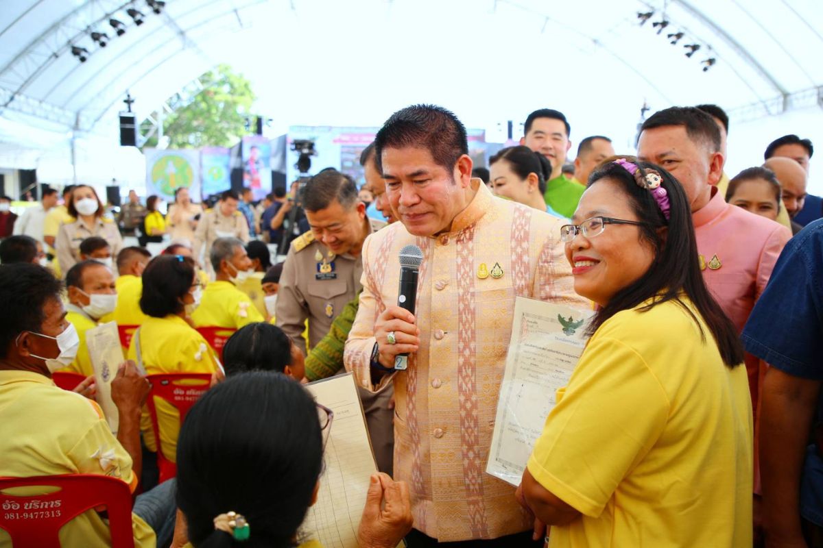 Kick off มอบโฉนดเพื่อการเกษตร 25,000 ฉบับทั่วประเทศ วันแรก