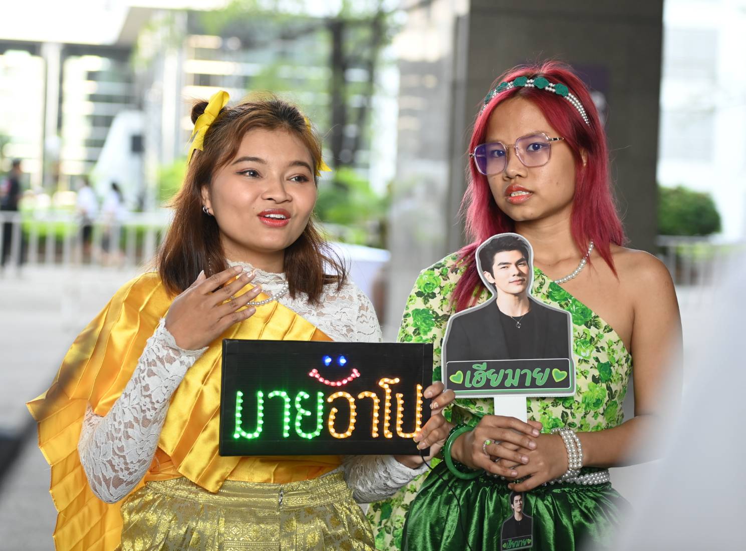 ภูมิธรรม เข้าด้อม “มาย-อาโป” ก่อนเปิดงานใหญ่ส่งสินค้าไทยผ่านซีรี่ส์วาย