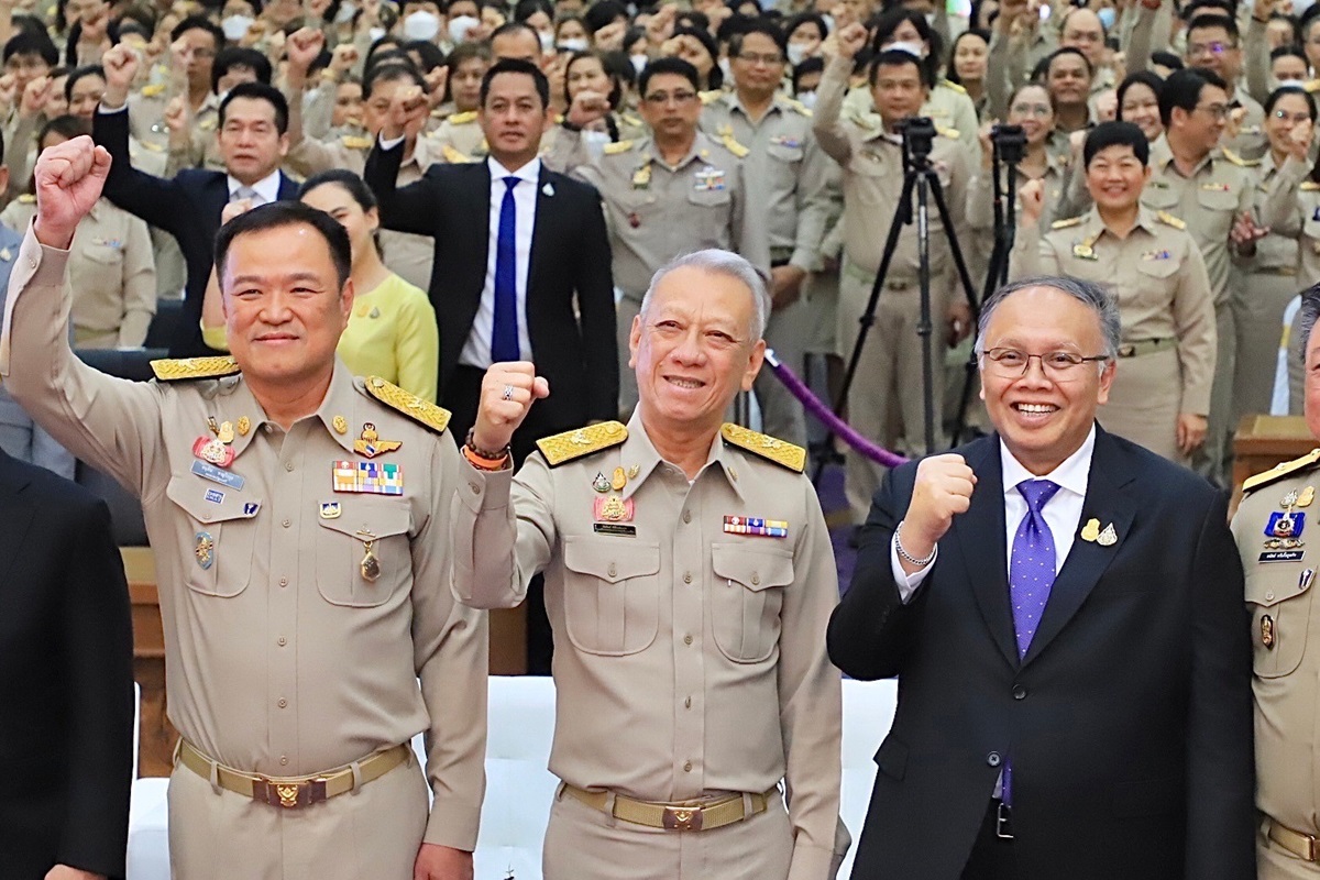 “อนุทิน” มอบนโยบายกระทรวงแรงงาน พัฒนาคนหลุดพ้นค่าแรงขั้นต่ำ