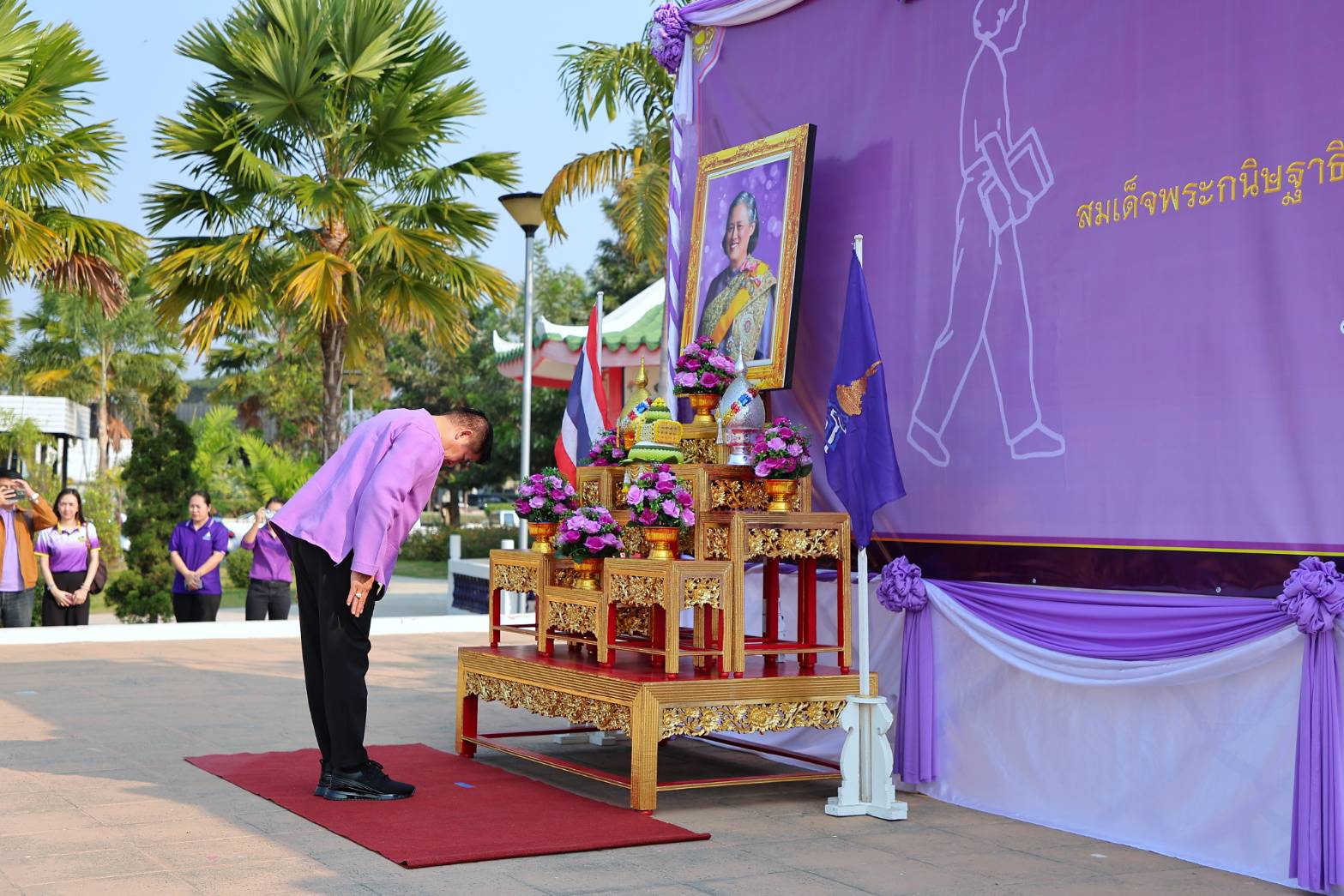 ธรรมนัส รมว. เกษตร นำพสกนิกรชาวจังหวัดพะเยา พร้อมใจสวมเสื้อสีม่วง