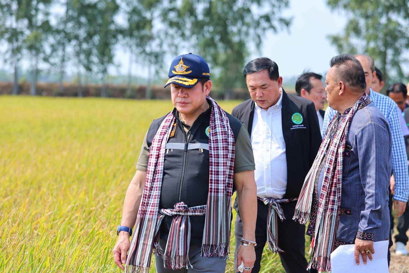 “ธรรมนัส” ควง “อนุชา” ฟังเสียงสะท้อนชาวนาชัยนาท ลุยแก้ภัยแล้ง 