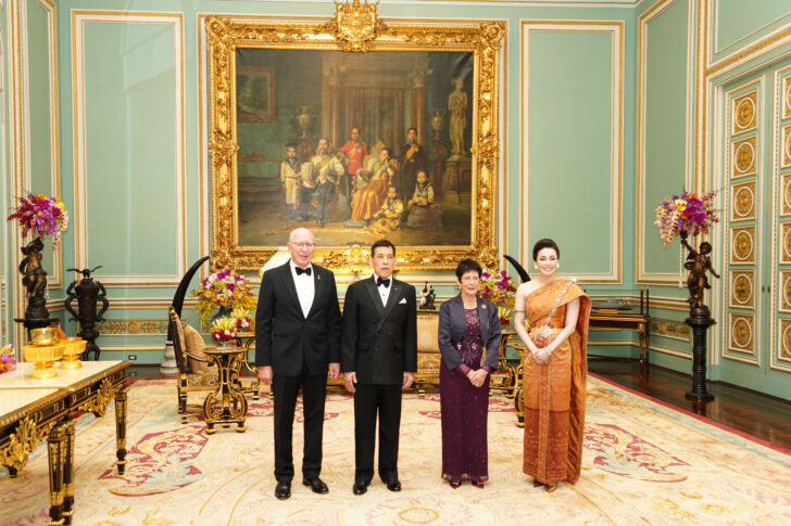 ในหลวง พระราชินี ในหลวง พระราชินี