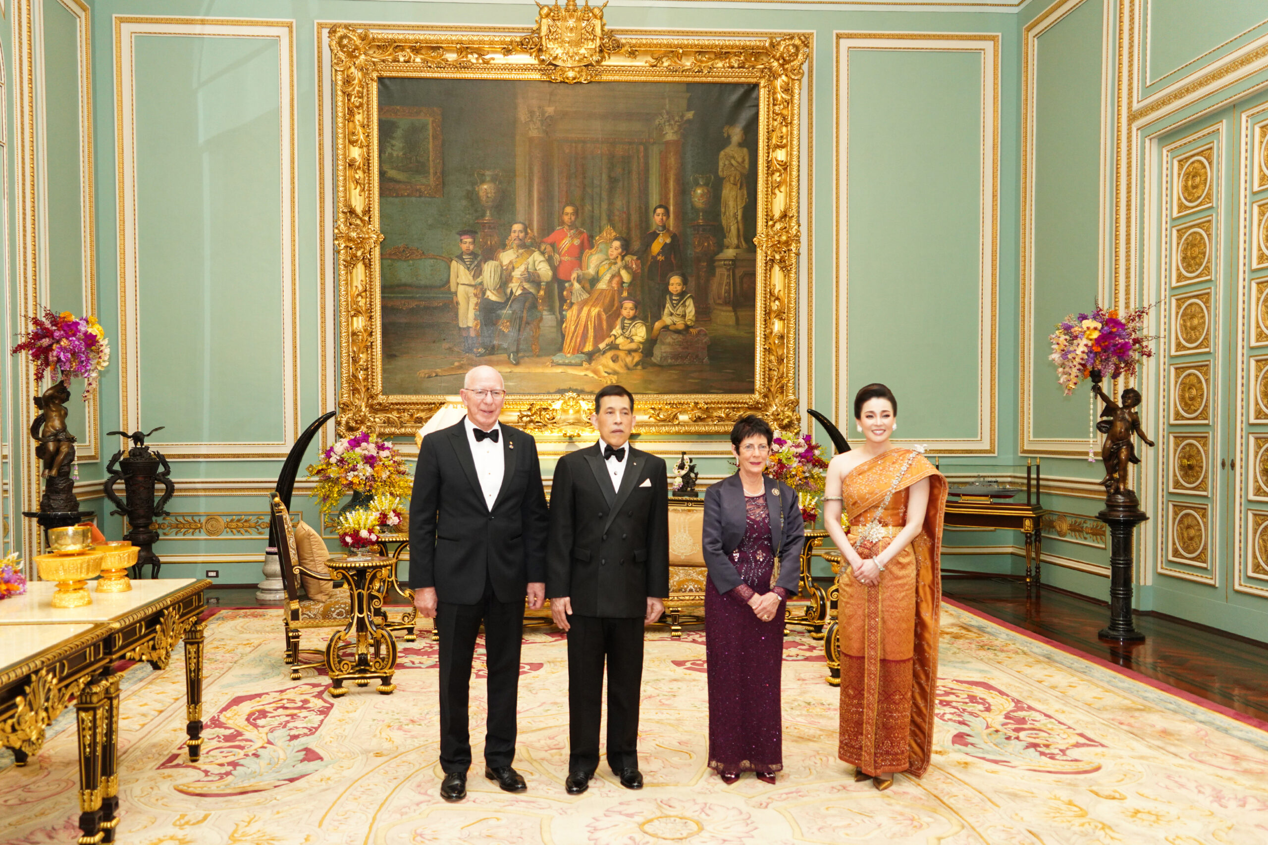 ในหลวง พระราชินี พระราชทานเลี้ยงอาหารค่ำผู้สำเร็จราชการแห่งเครือรัฐออสเตรเลีย