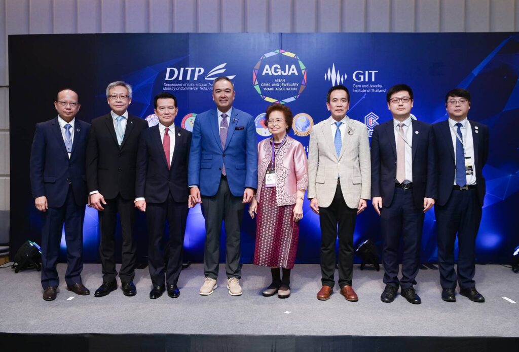 นายสุทธิพงษ์ ดำรงค์สกุล
