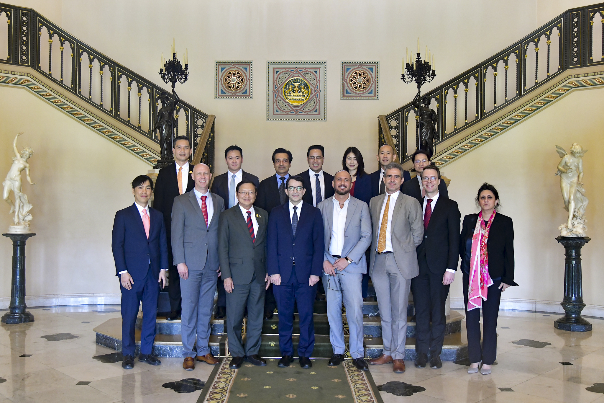 นพ.พรหมินทร์ เลขานายกฯ ถก World Bank รับมือเศรษฐกิจโลกโตต่ำ