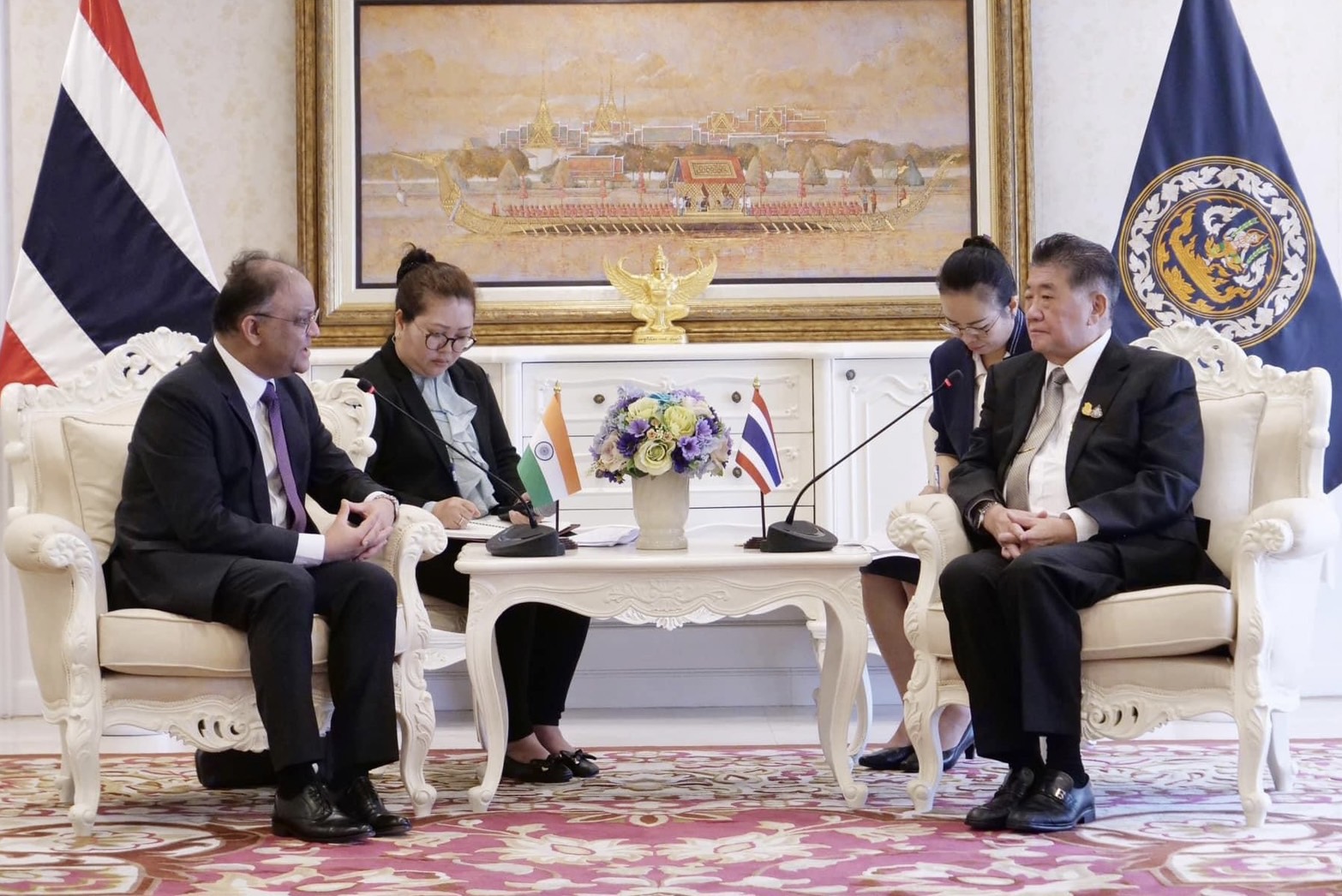 ภูมิธรรม หารือทูตอินเดีย ชวนลงทุนใน EEC ด้านรถยนต์ไฟฟ้า-อวกาศ