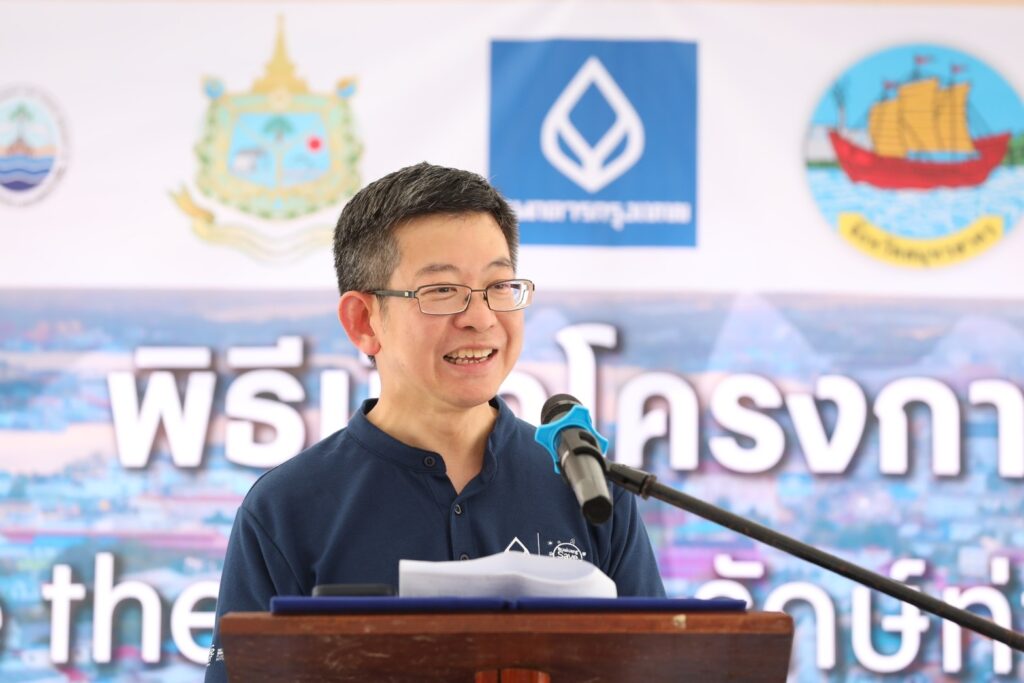 นายกอบศักดิ์ ภูตระกูล